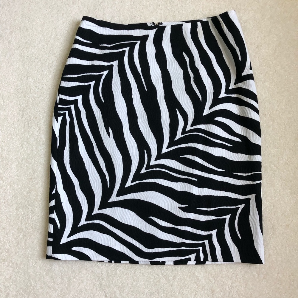 NWT Black & White Zebra Print Pencil Skirt 6 Talbots